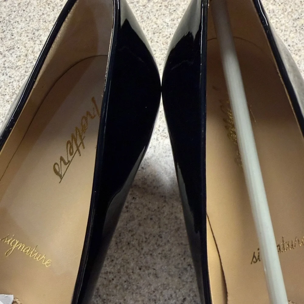 Elegant Black Women's Pumps by Trotters Leather 8 wide new